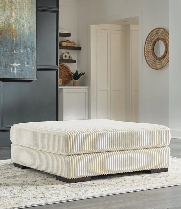 Lindyn Living Room Set